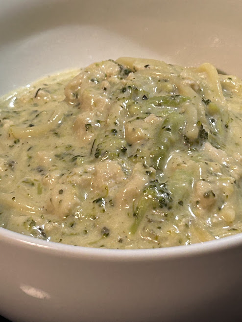 Cheesy chicken and broccoli spaghetti in the Instant Pot